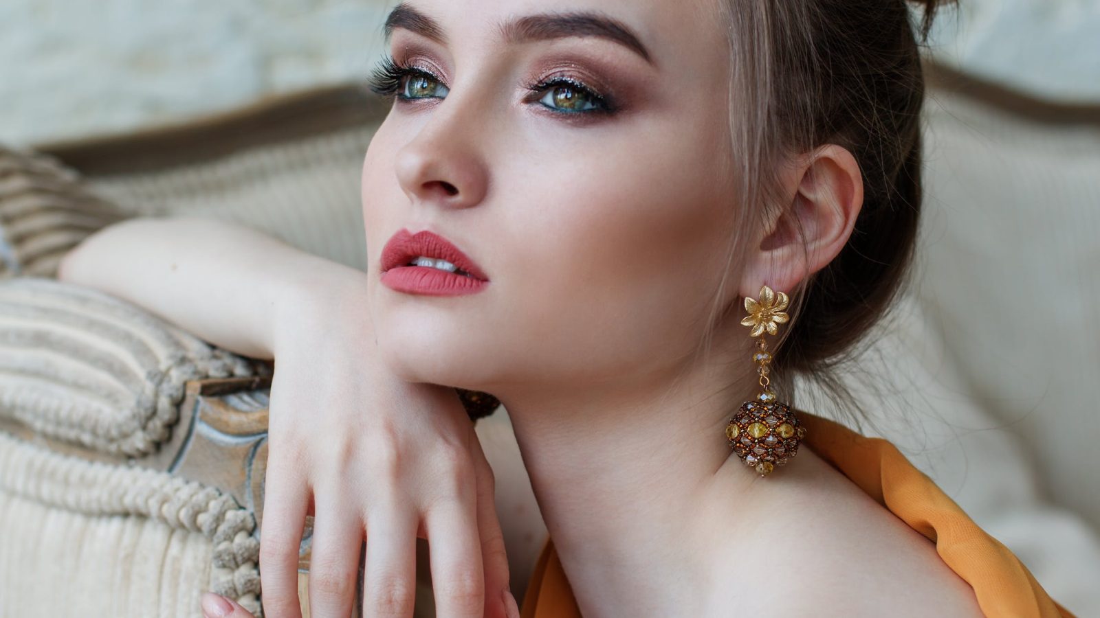Take a peek at my can’t-live-without Makeup essentials!