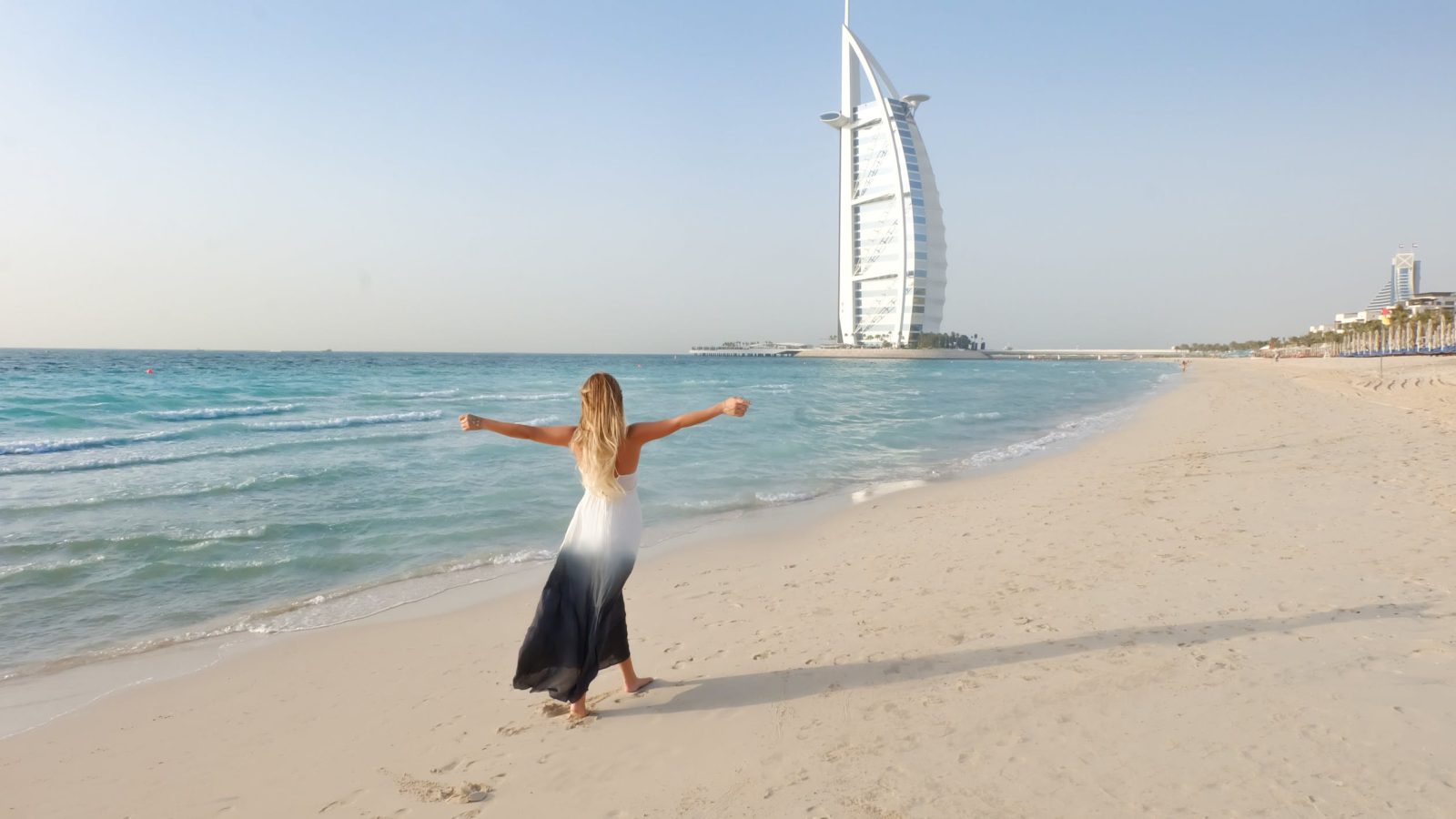 Living In Dubai – The Pros & Cons through my Experience